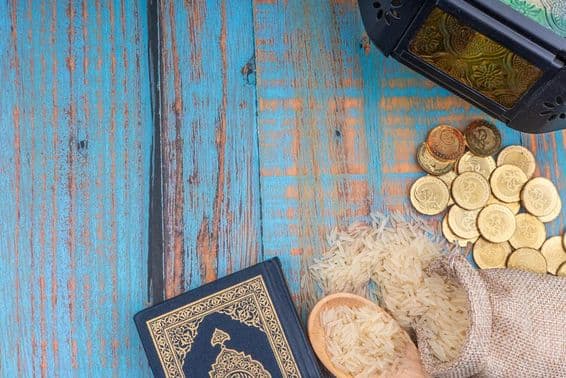 Zakat ako forma náboženskej záväznosti v almužnách.