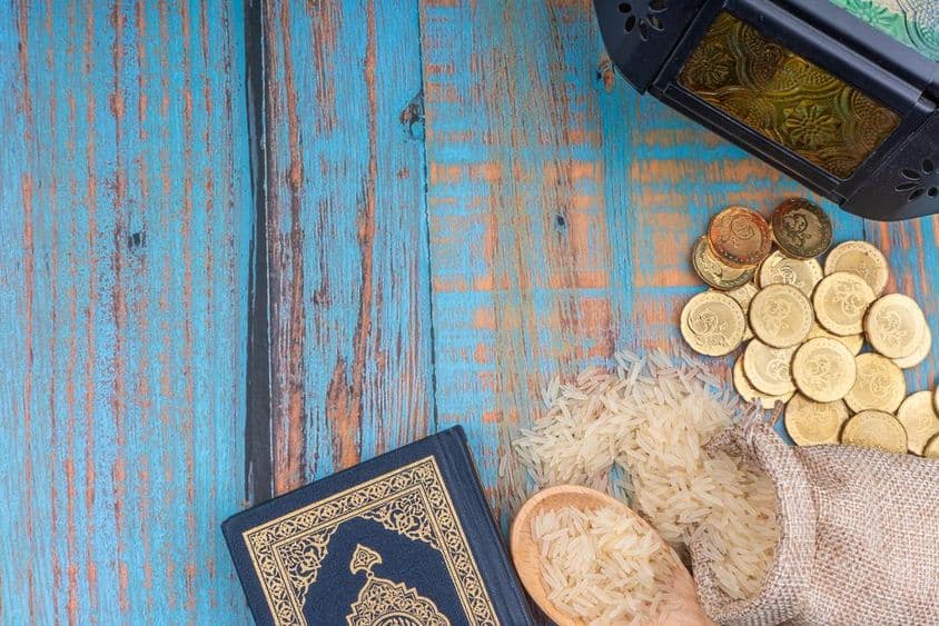 Zakat ako forma náboženskej záväznosti v almužnách.