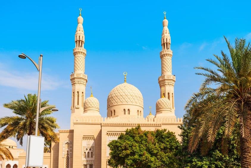 Mešita Jumeirah je jednou z hlavných mešít v Dubaji, Spojené arabské emiráty.