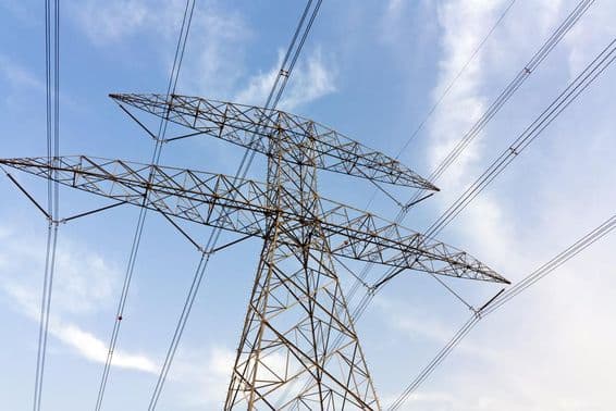 Šarža vysokonapäťové vedenie.