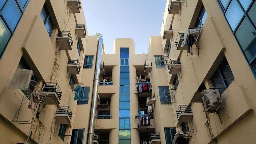 Dubaj lacné bytové balkóny s klimatizáciou a práčovňou.