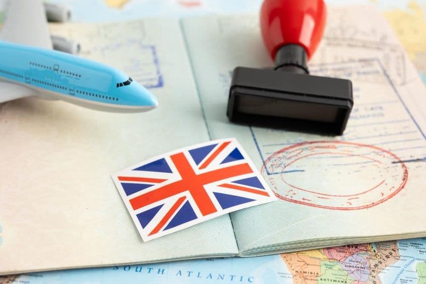 Vlajka UK s pečiatkou pasu.