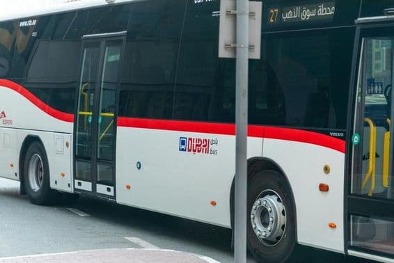 Autobus Úradu ciest a dopravy (RTA) v Dubaji.
