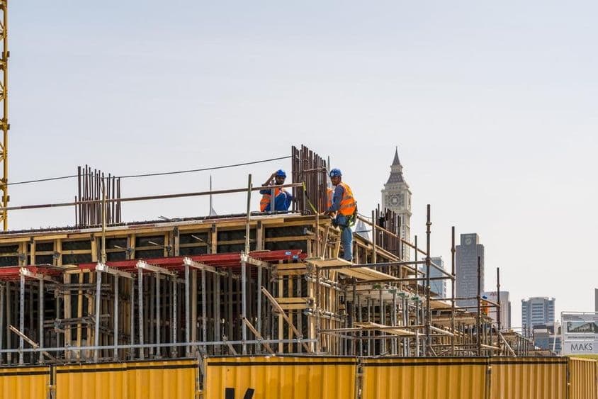 Nový mrakodrap vo výstavbe v Dubaji.