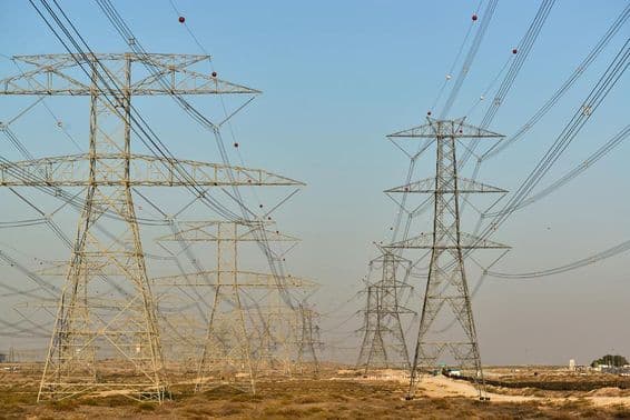 Vysoké napätie elektrické vedenie v Sharjah.