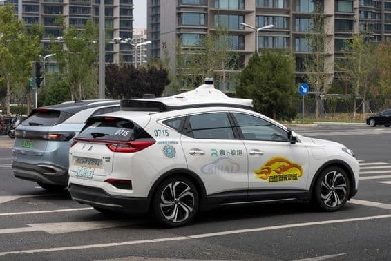 Luobo Kuaipao, autonómne taxi od čínskej technologickej obrie Baidu na uliciach.