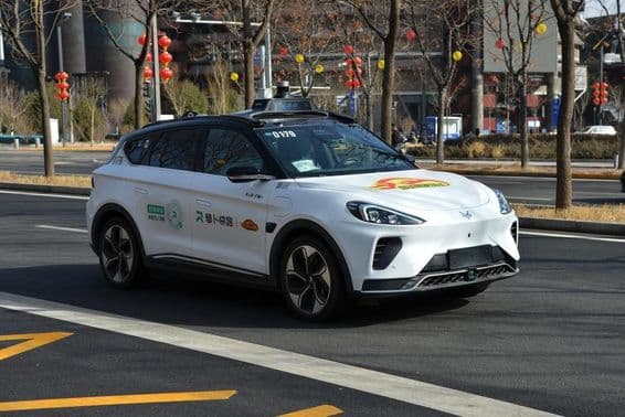 Nová generácia samoriadiaceho taxíka od Baidu a BAIC Group.