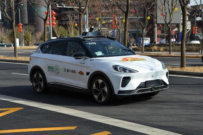 Nová generácia samoriadiaceho taxíka od Baidu a BAIC Group.