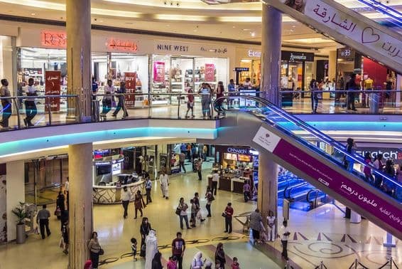 Sharjah Mega Mall je jedným z najväčších nákupných centier v Spojených arabských emirátoch.