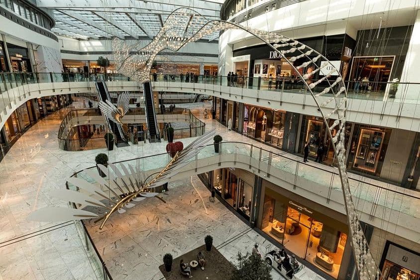 Dubajské nákupné centrum, najväčšie nákupné miesto na svete.