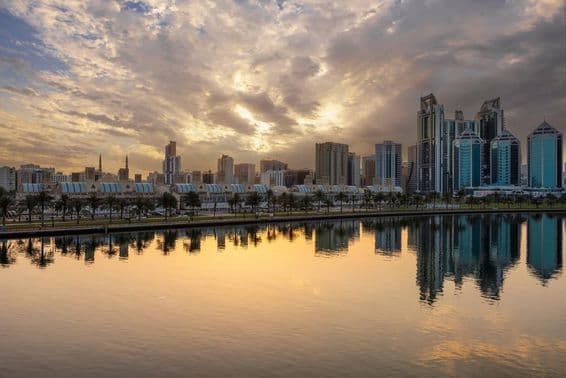 Ikonická budova Sharjahských centrálnych trhov.