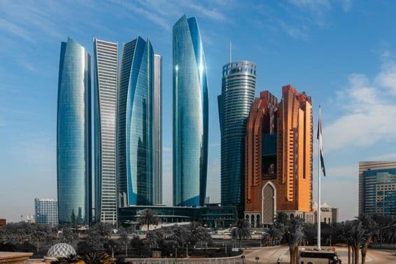Veže Etihad v Abú Zabí, hlavnom meste Spojených arabských emirátov.