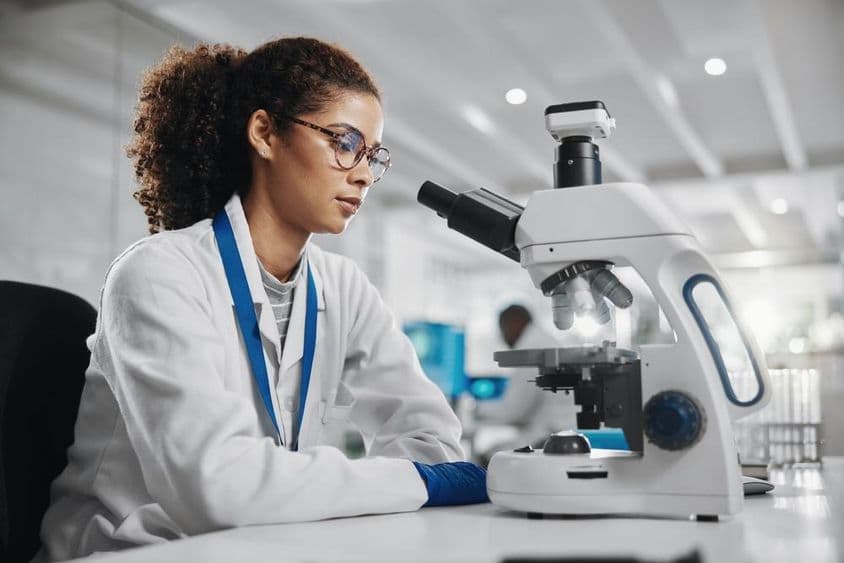 Vedci skúmajú, inovácia a biotechnológia, výskum kmeňových buniek.