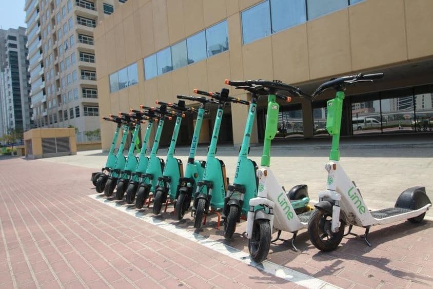 RTA požičovňa e-skútrov v Dubaji.