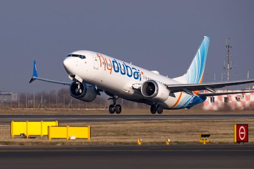 Lietadlo flydubai pri vzlete.