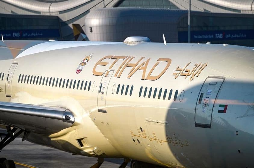 Lietadlo natreté v farbách Etihad Airways.