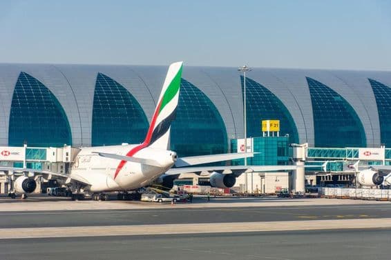 Flotila lietadiel Emirates Airlines na Medzinárodnom letisku v Dubaji.