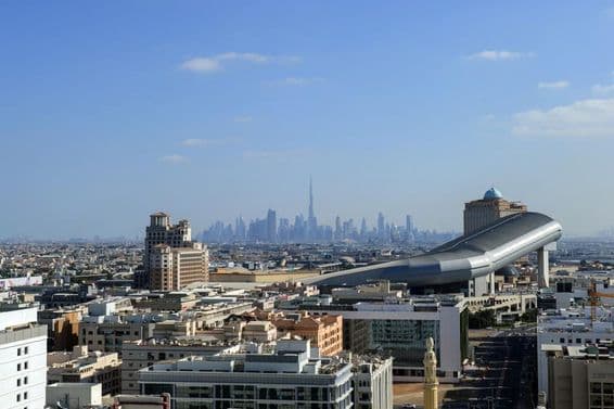 Letecký pohľad na mesto Dubaj z oblasti Al Barsha, Spojené arabské emiráty.