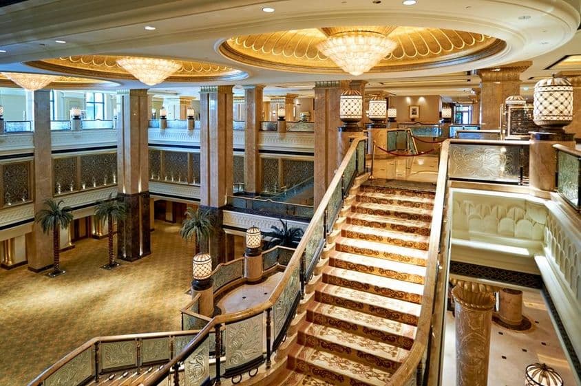 ABÚ ZABÍ: Luxusný hotel Emirates Palace.