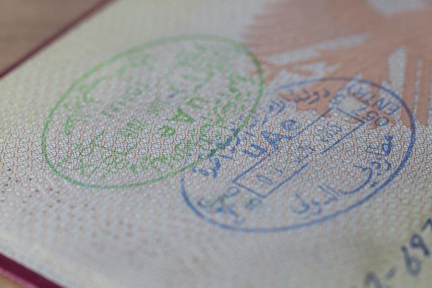 Vstupné a výstupné razítko Spojených arabských emirátov v nemeckom pase.