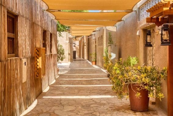 Dubajská stará štvrť tradičné arabské ulice v historickej časti Al Fahidi.