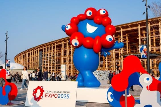 MYAKU-MYAKU, oficiálny maskot Expo Osaka-Kansai 2025.