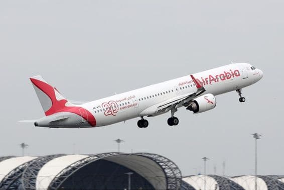 Lietadlo Air Arabia Airbus A321 neo vzlietajúce v Bangkoku.