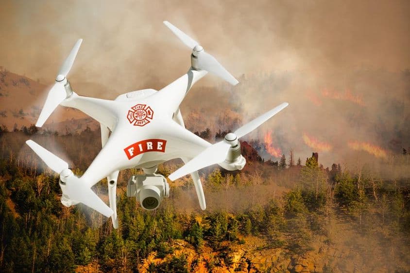 Drón z systému bezpilotných lietadiel hasičského zboru (UAS).