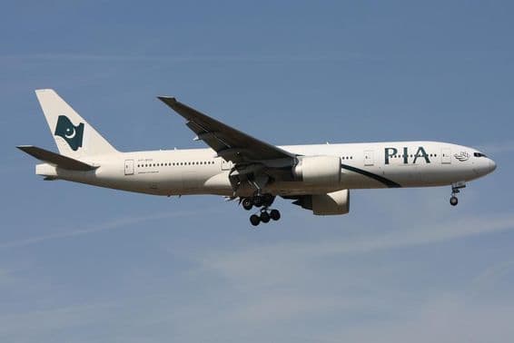 PIA Pakistan International Airlines Boeing 777-200 s registráciou AP-BGL.