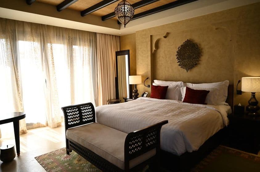 Abu Dhabi, Spojené arabské emiráty, byt s gaučom.