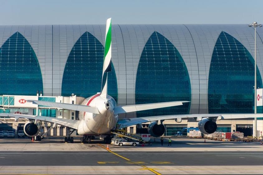 Flotila lietadiel Emirates Airlines na medzinárodnom letisku v Dubaji.