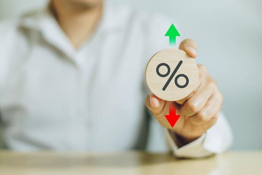 Zmena percenta HDP ručne nakreslený strom s percentami.