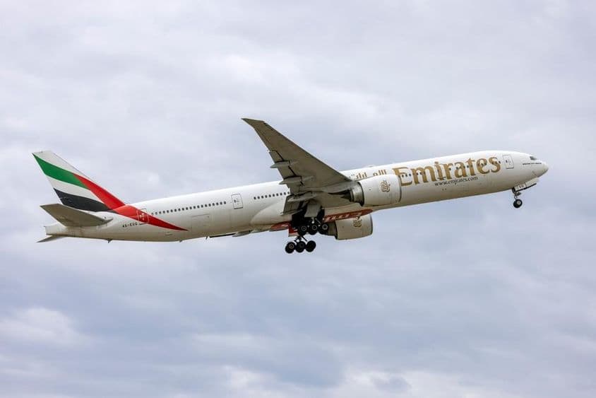 Lietadlo Emirates Boeing 777-31H-ER (REG: A6-EGQ) pri vzlete.