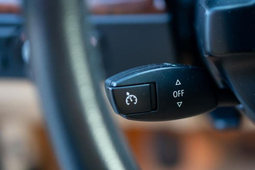 Páka tempomatu, zapnutá alebo vypnutá.