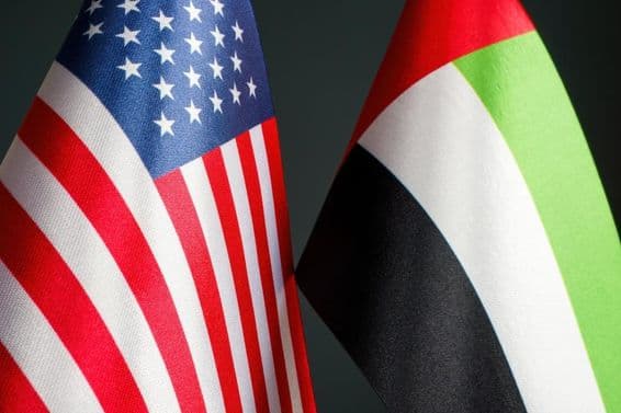 USA a Spojené arabské emiráty, vlajky Spojených arabských emirátov.