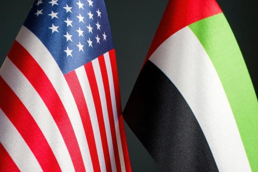 USA a Spojené arabské emiráty, vlajky Spojených arabských emirátov.