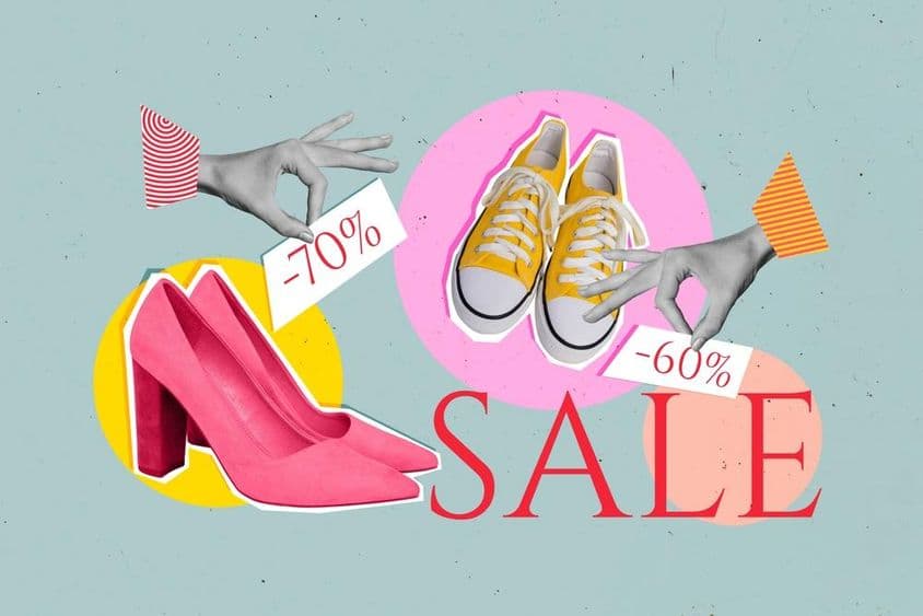 Reklama na výpredaj s ružovými vysokými opätkami a žltými teniskami.