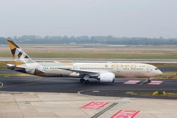 Etihad Airways Boeing 787-9 Dreamliner (A6-BLX) pred odletom.