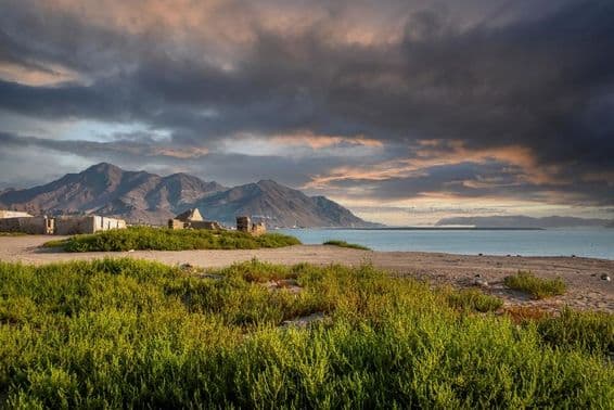 Krásny pobrežný výhľad na Fudžajru.