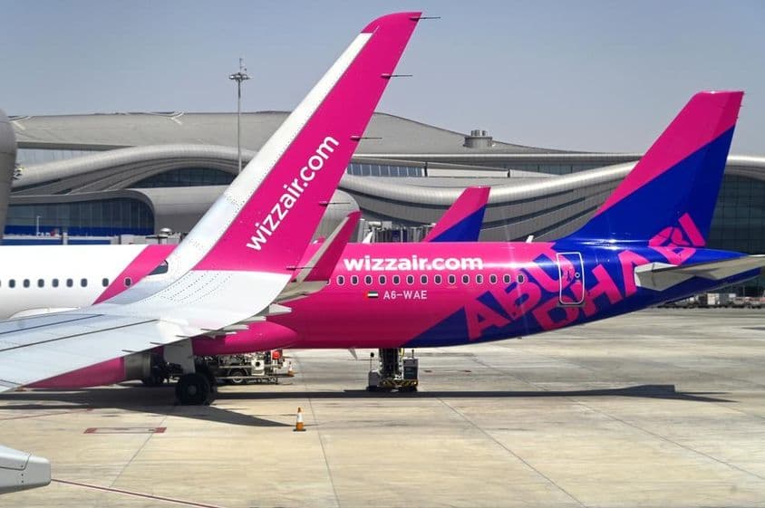 Airbus A321 Wizz Airu na Medzinárodnom letisku Zayed.