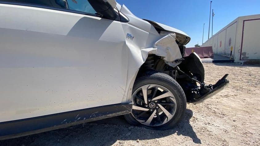 Biele auto zapojené do nehody v Dubaji.
