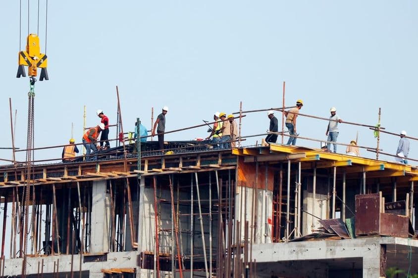 Dubaj, Spojené arabské emiráty Filipínci pracujúci na stavbe.