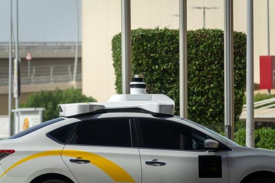 Abu Dhabi, Spojené arabské emiráty, samojazdné taxi.