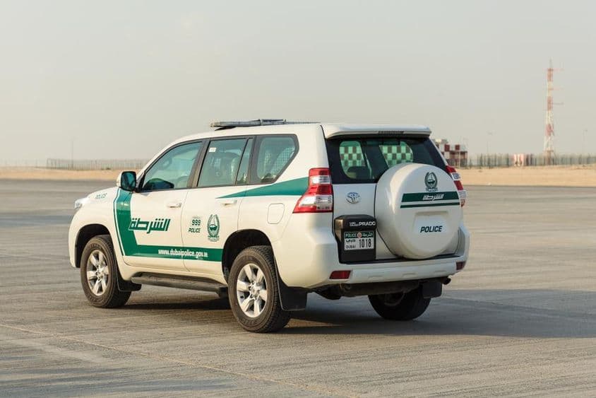 Policajné auto viditeľné na leteckej výstave v Dubaji 2017.
