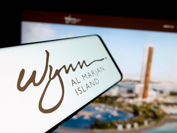 Logo turistického centra Wynn Al Marjan Island v Spojených arabských emirátoch.