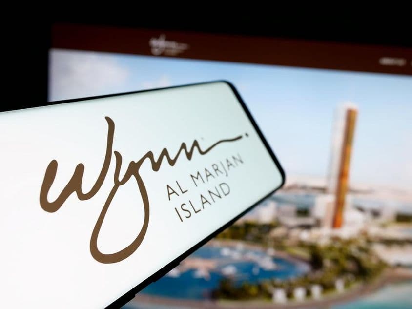 Logo turistického centra Wynn Al Marjan Island v Spojených arabských emirátoch.