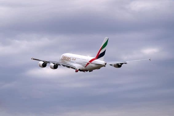Emirates Airbus A380-861, registračné číslo A6-EEY, dopravné lietadlo.