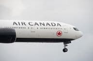 Boeing 777 Air Canada pristáva na medzinárodnom letisku Toronto Pearson.