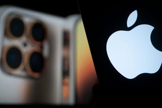 Nová prezentácia iPhone 17 od Apple na obrazovke.