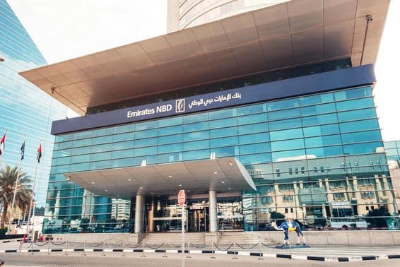 Budova Emirates NBD v Dubaie.
